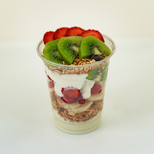 Parfait yogurt con frutas y granolas